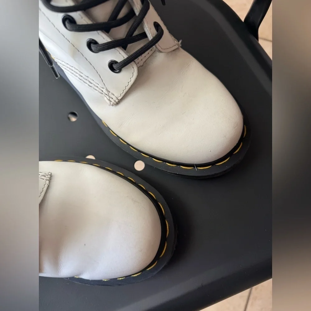 Doc Martens Dr. White leathers ankle boots lace‎ up